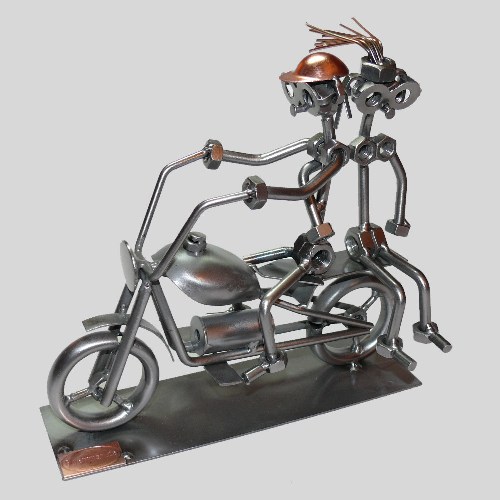 Mann und Frau auf Motorrad
